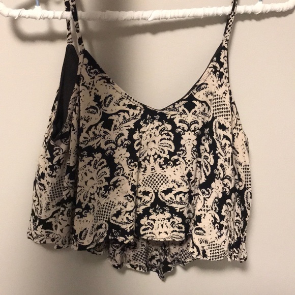 3/$20 Flowy crop top - Picture 3 of 3